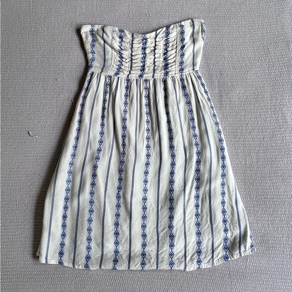 O’Neill strapless dress with no-slip elastic top with full lining. - Picture 2 of 6